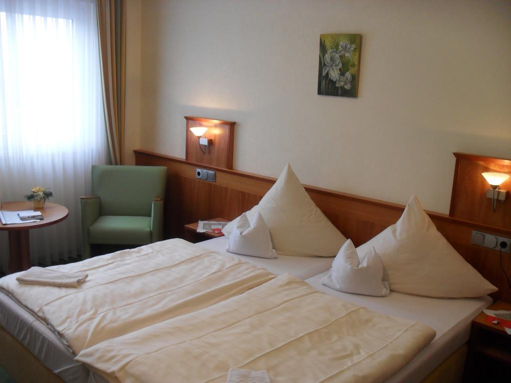 Hotel Reichsschenke Zum Ritter Gotz "Garni" Kröv Quarto foto