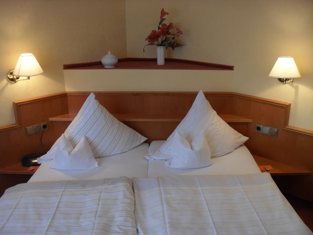 Hotel Reichsschenke Zum Ritter Gotz "Garni" Kröv Quarto foto